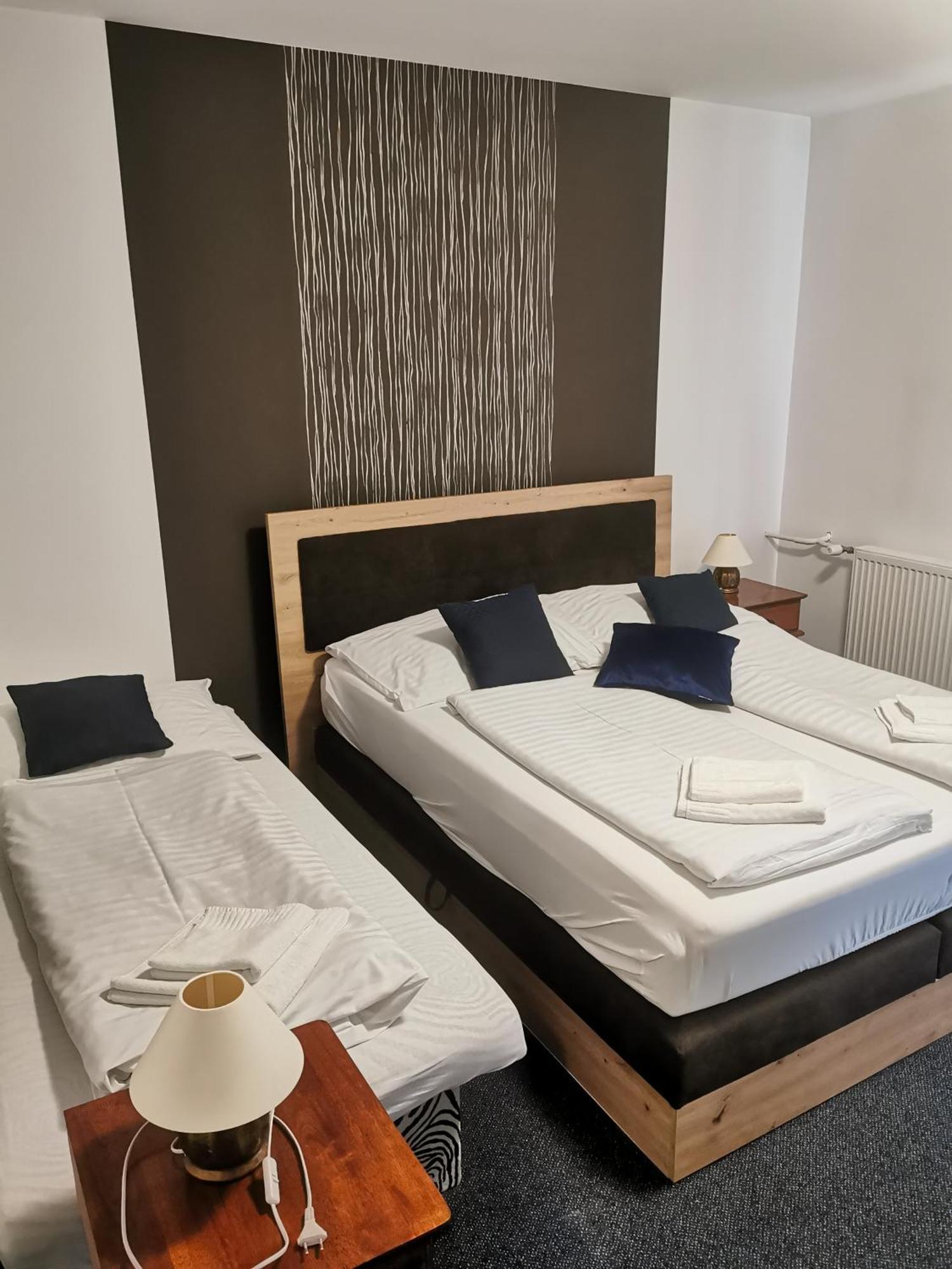 Hotel Diana Nove Mesto nad Vahom Exterior photo