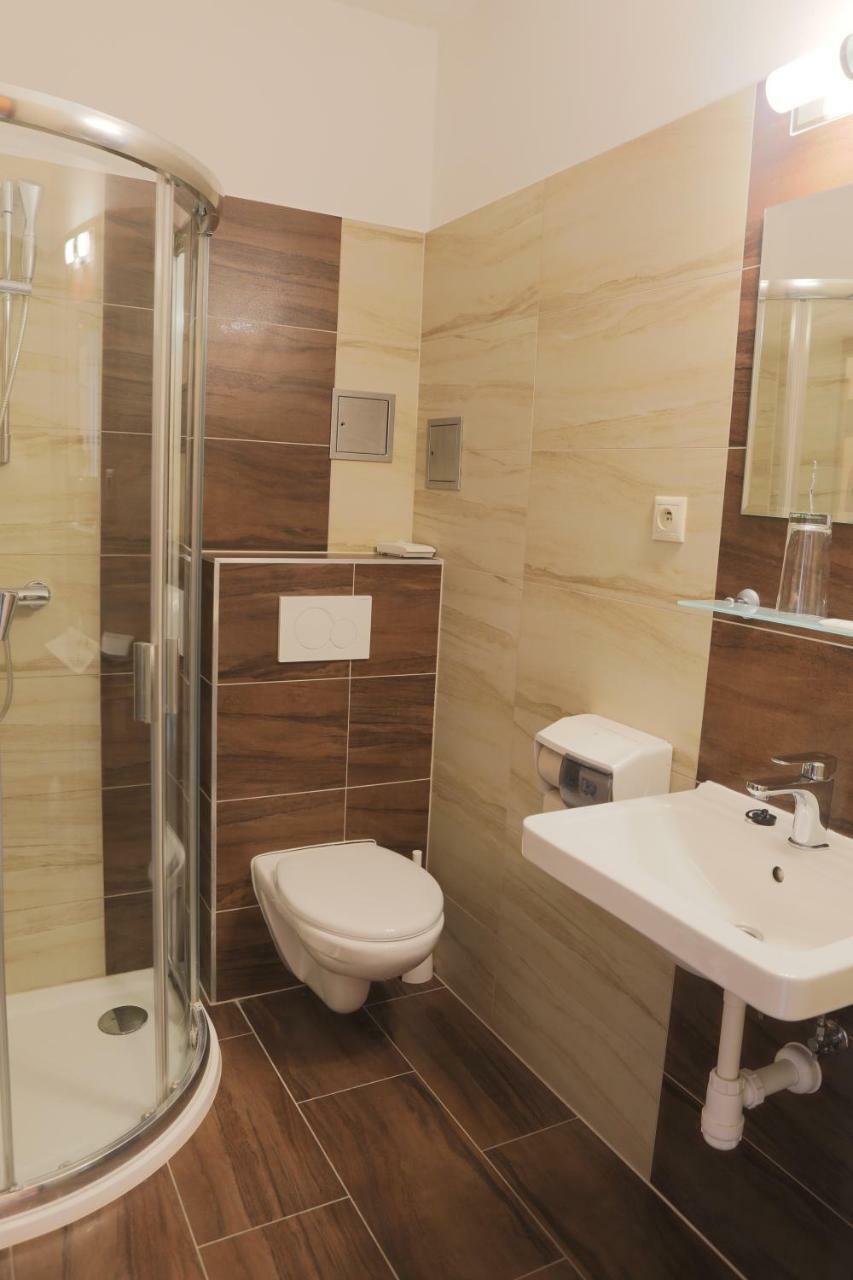 Hotel Diana Nove Mesto nad Vahom Exterior photo
