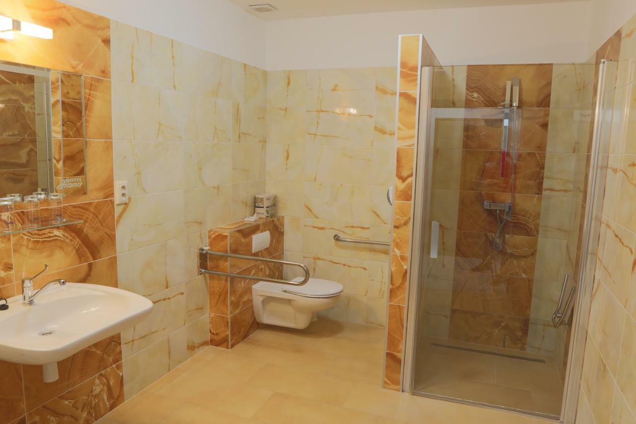 Hotel Diana Nove Mesto nad Vahom Exterior photo